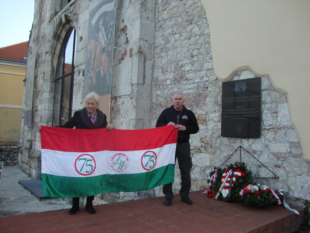 200208.Várban főhajtás 34 x